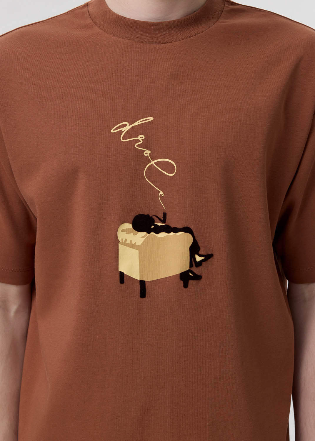 Drôle de Monsieur - Brown 'Le T-Shirt Fauteuil' T-Shirt | 1032 SPACE