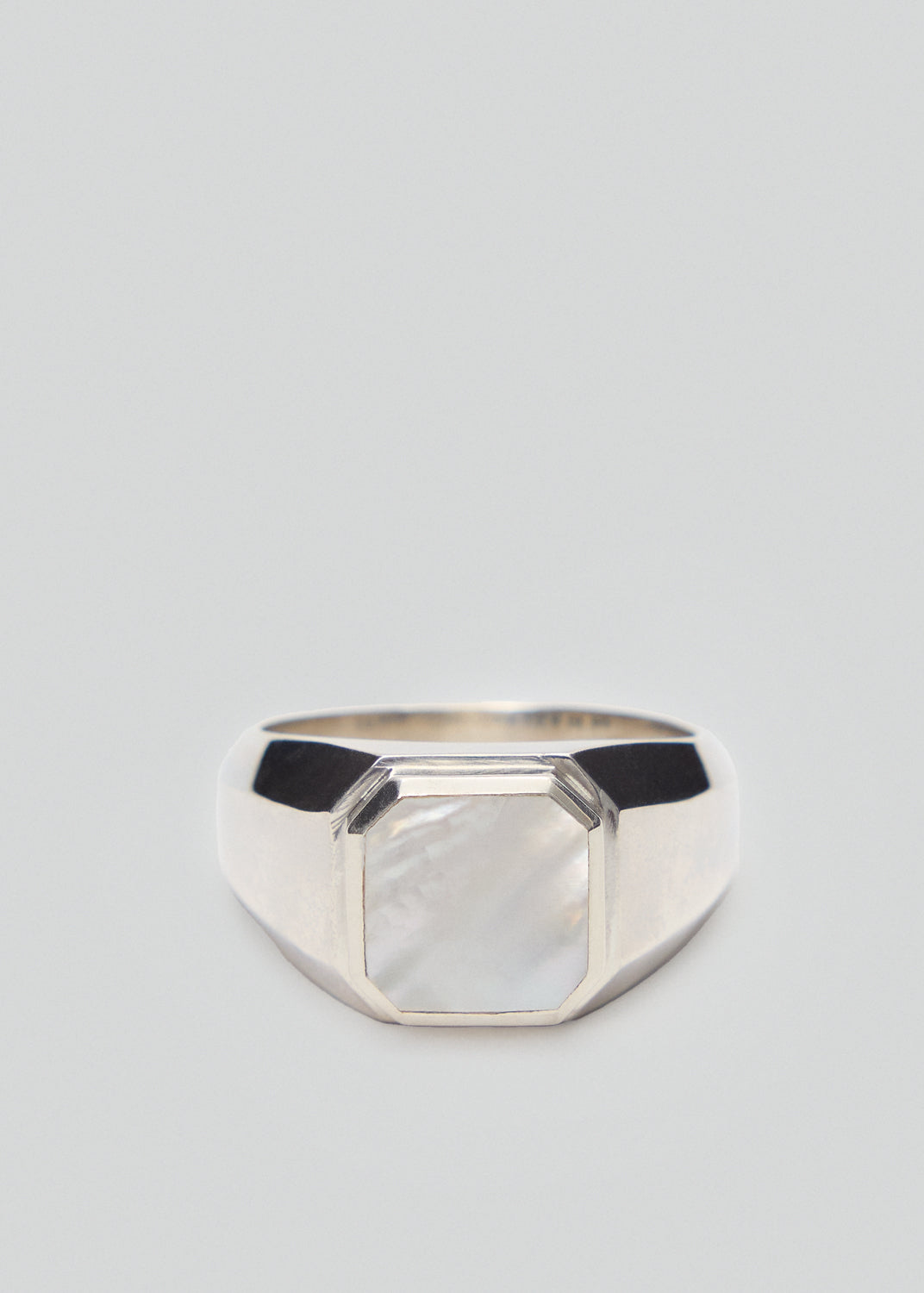 Maple - Duppy Mother of Pearl Signet Ring | 1032 Space